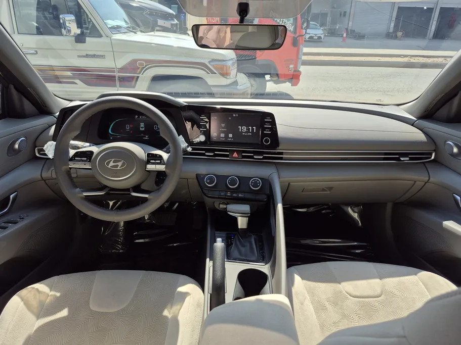 2025 Hyundai Elantra Smart 