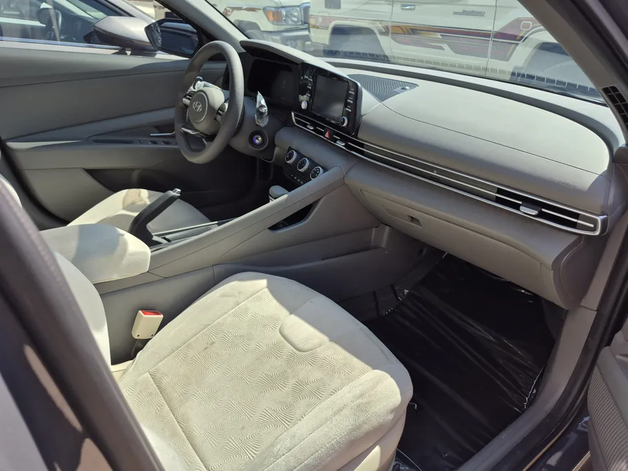 2025 Hyundai Elantra Smart 