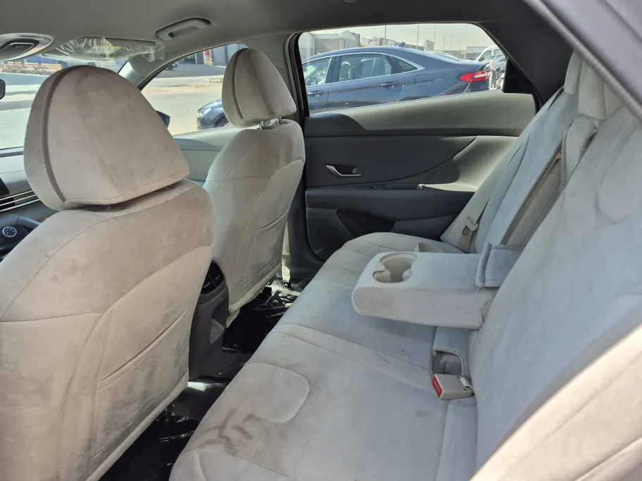 2025 Hyundai Elantra Smart 