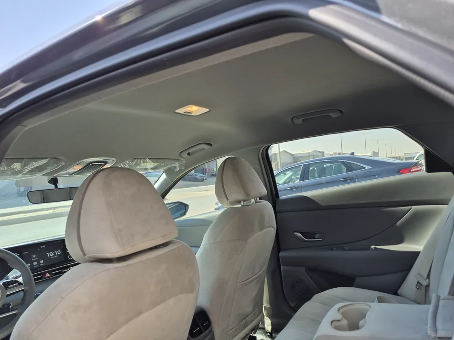 2025 Hyundai Elantra Smart 