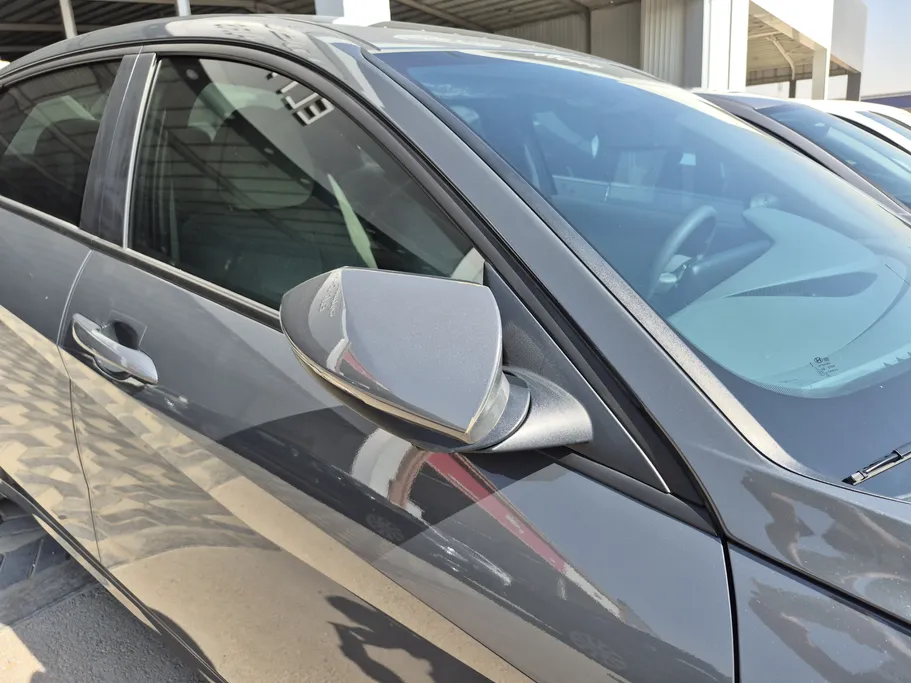 2025 Hyundai Elantra Smart 