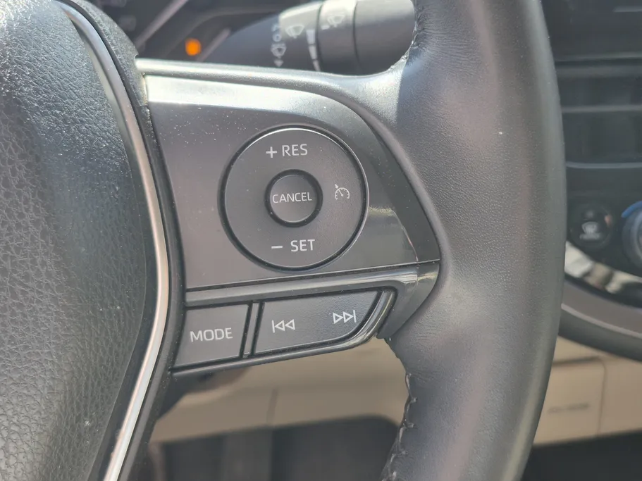 2022 Toyota Camry  GLE 