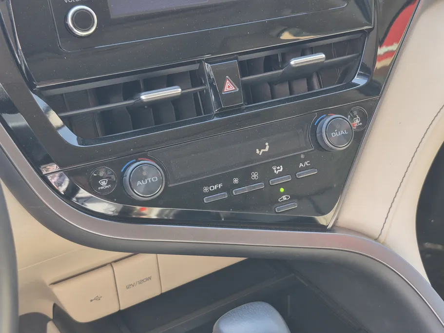 2022 Toyota Camry  GLE 