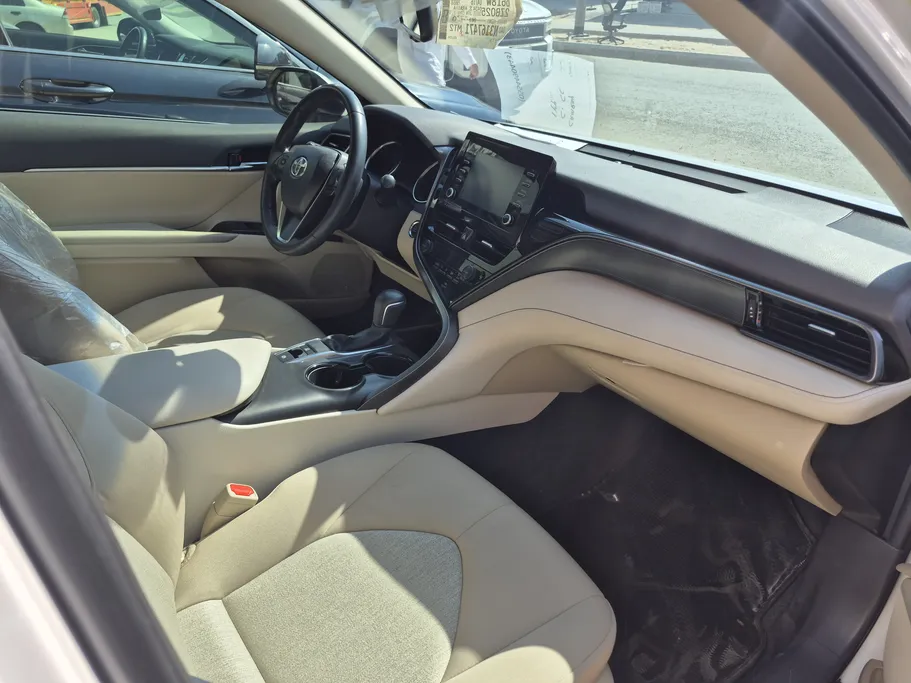 2022 Toyota Camry  GLE 