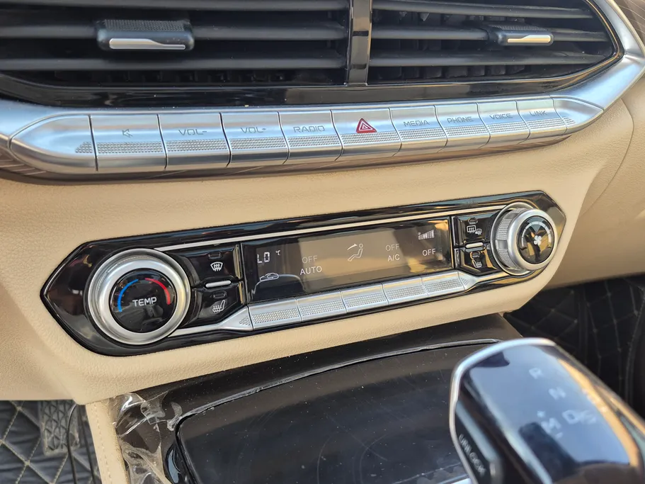 2023 FAW Bestune T77  