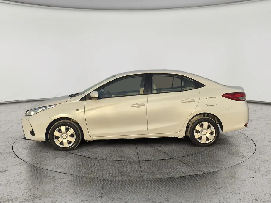 2022 Toyota Yaris  Y 