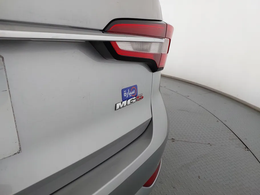 ام جي 5 STD 2022 