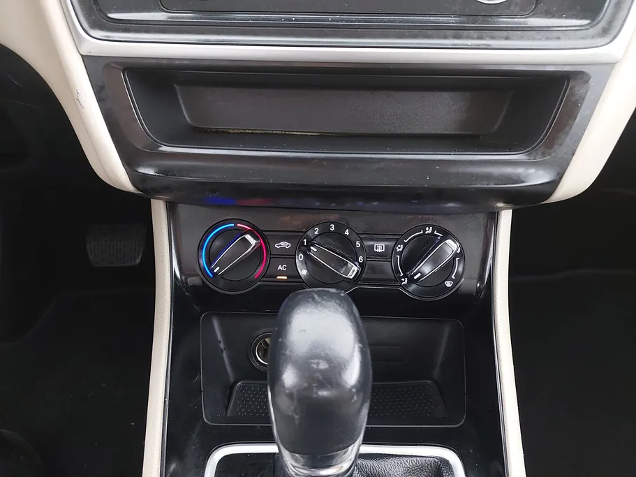 ام جي 5 STD 2022 