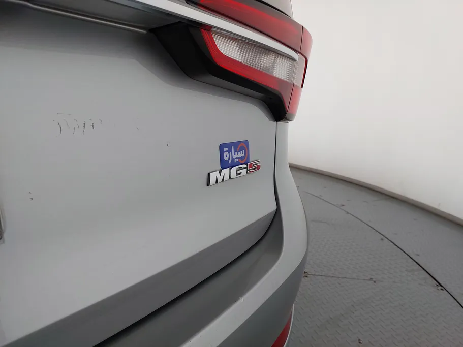 ام جي 5 STD 2022 