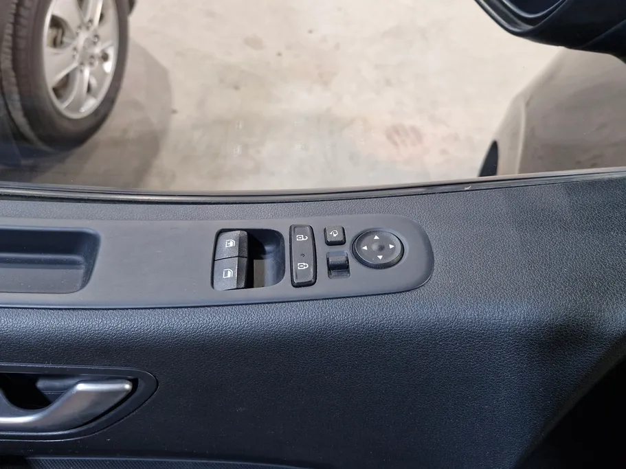 هيونداي ستاريا سمارت 11 مقاعد 2022 