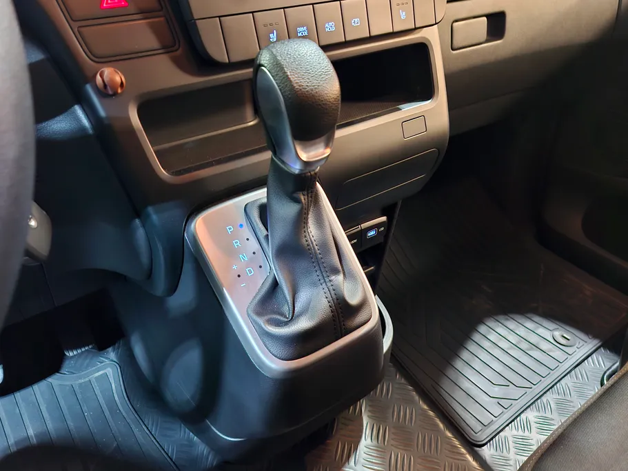 هيونداي ستاريا سمارت 11 مقاعد 2022 