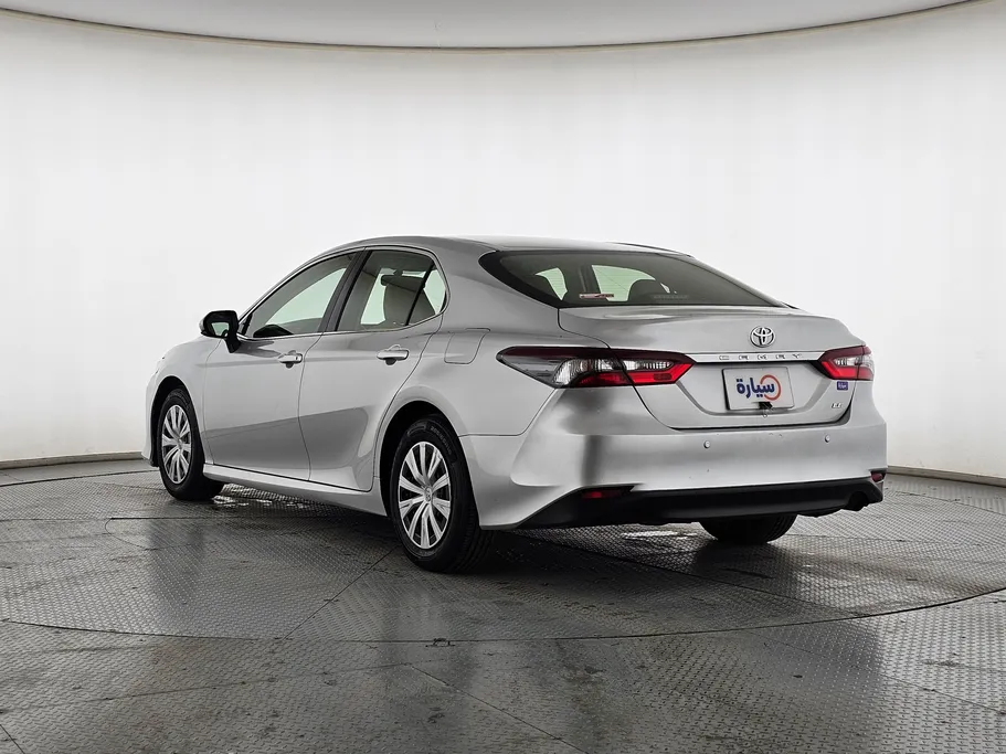 تويوتا كامري LE 2022 