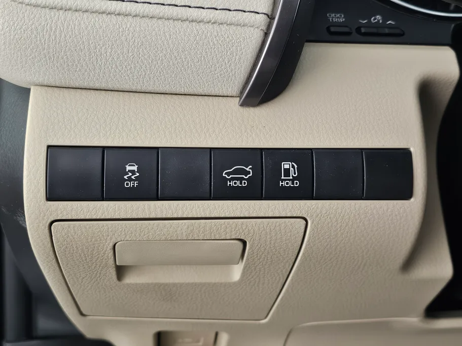 تويوتا كامري LE 2022 