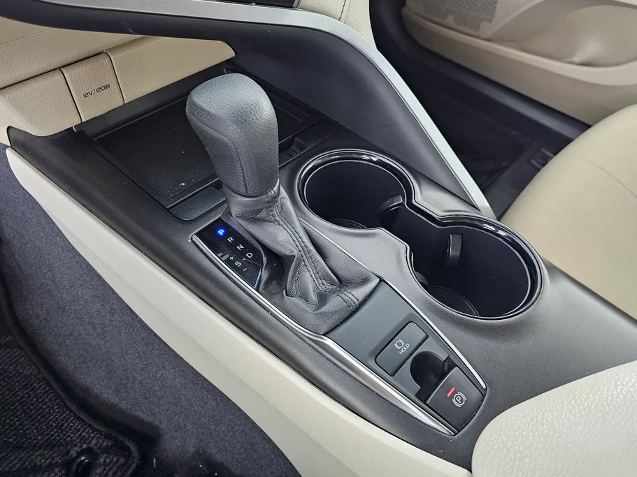 تويوتا كامري LE 2022 