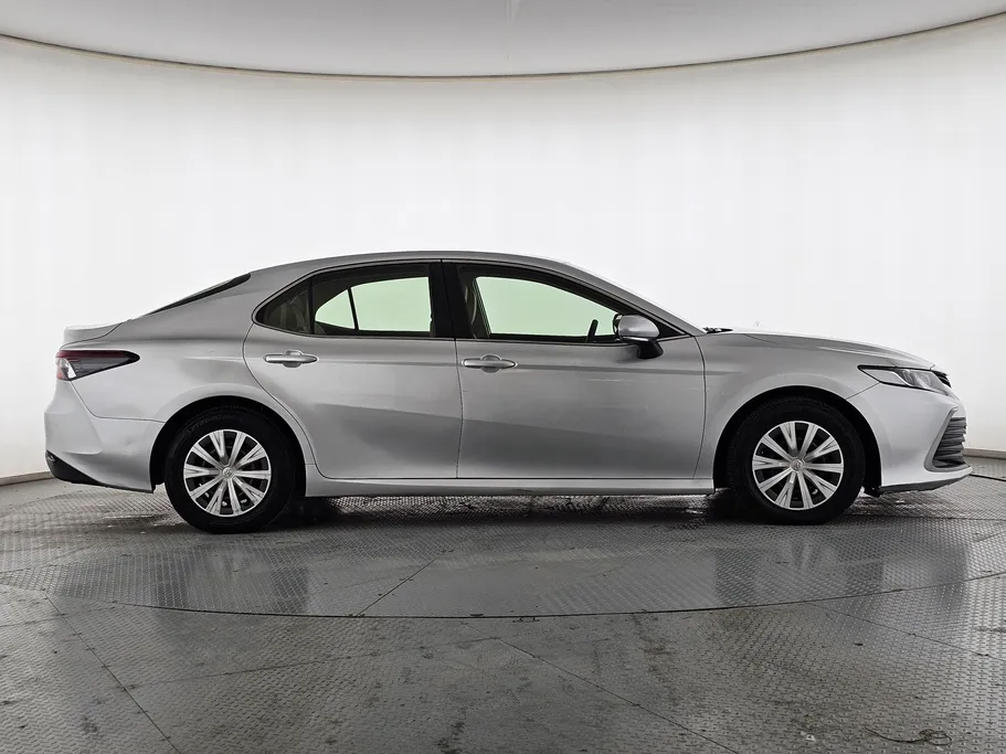 تويوتا كامري LE 2022 