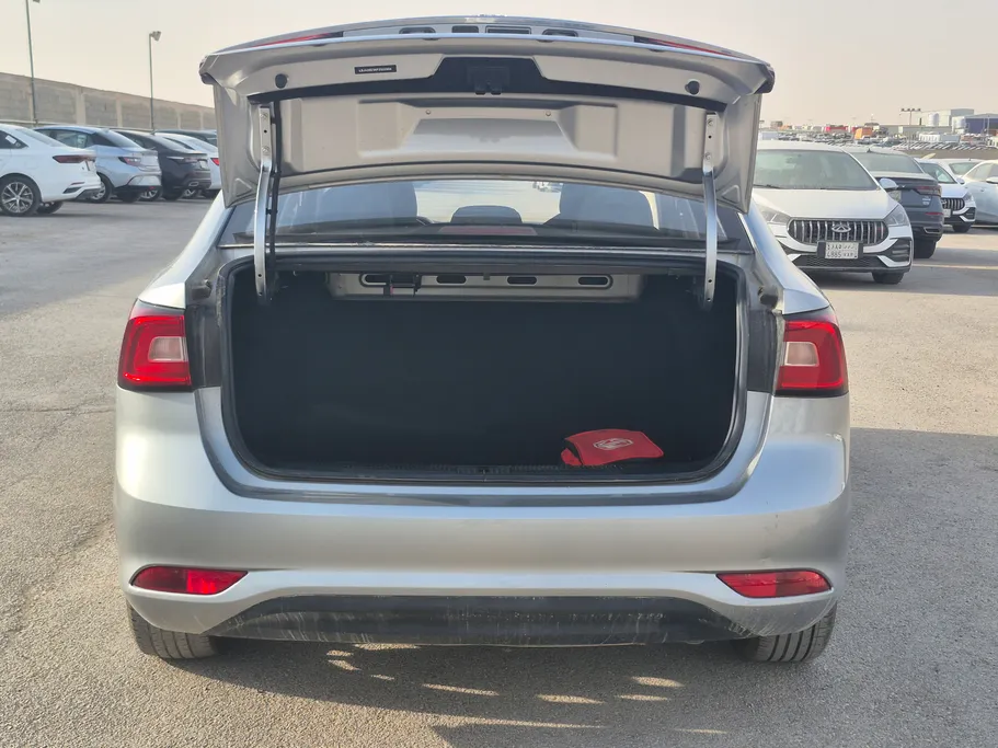 ام جي 5 STD 2023 