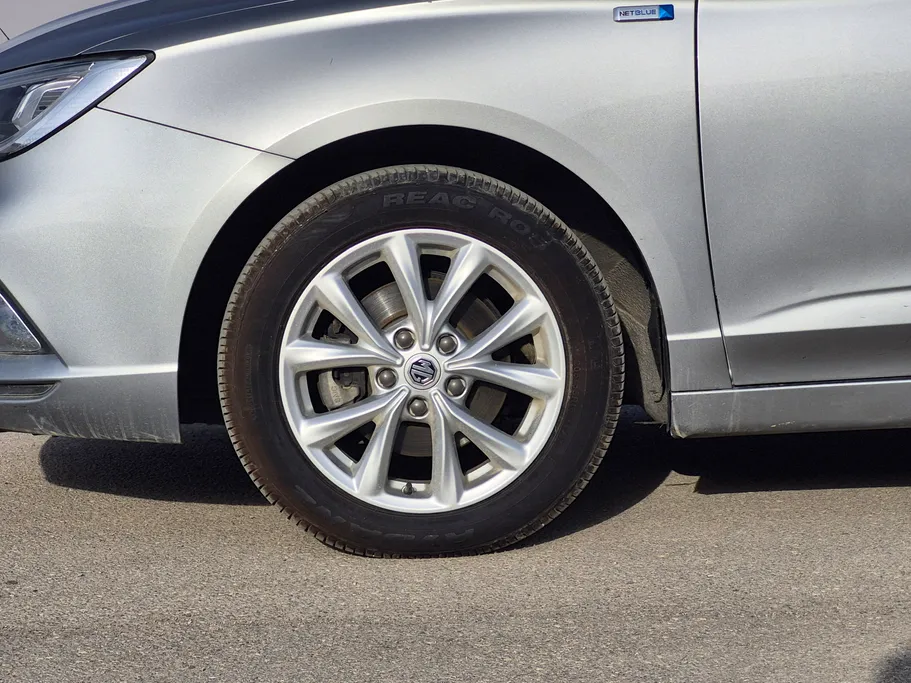 ام جي 5 STD 2023 