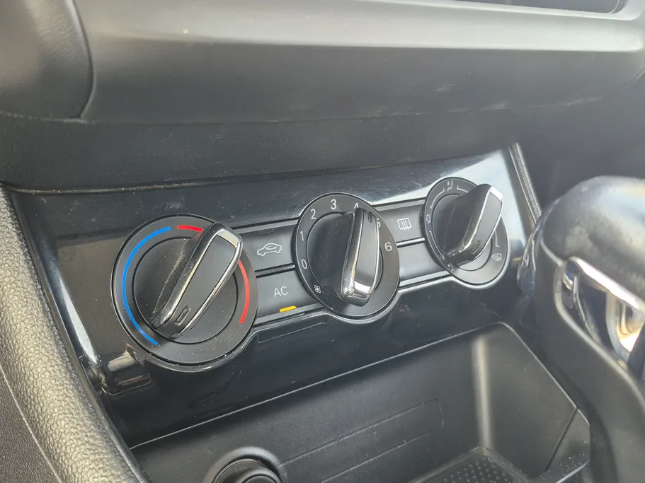 ام جي 5 STD 2023 