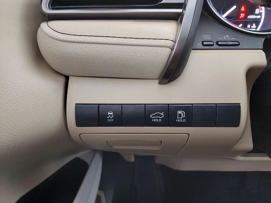 تويوتا كامري LE 2022 