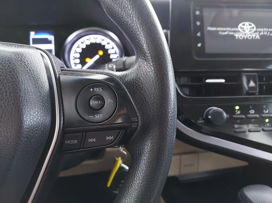 تويوتا كامري LE 2022 