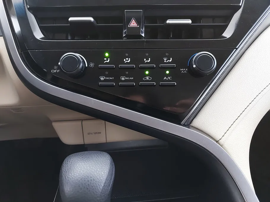 تويوتا كامري LE 2022 