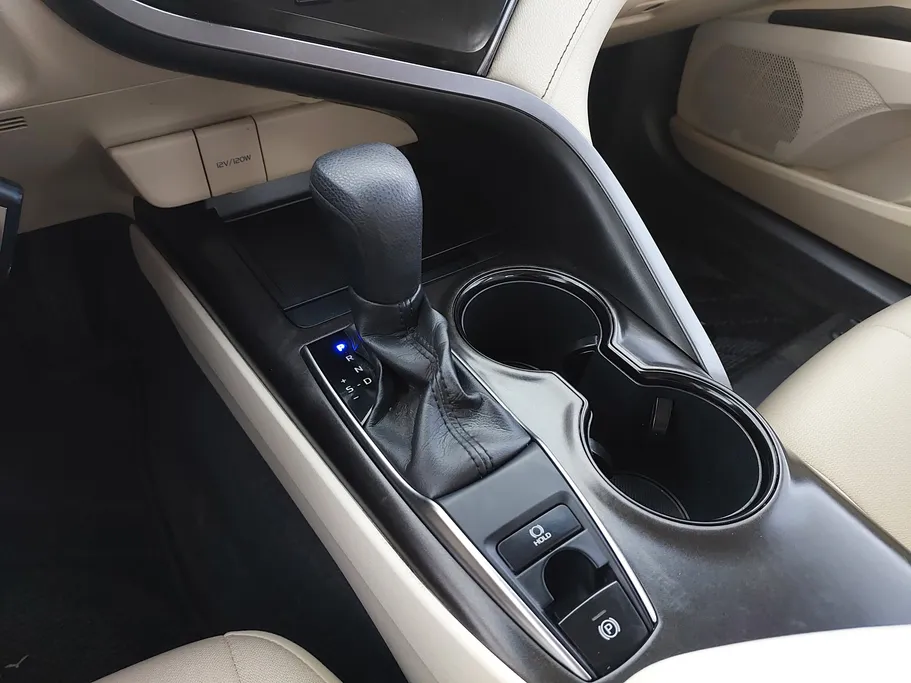 تويوتا كامري LE 2022 