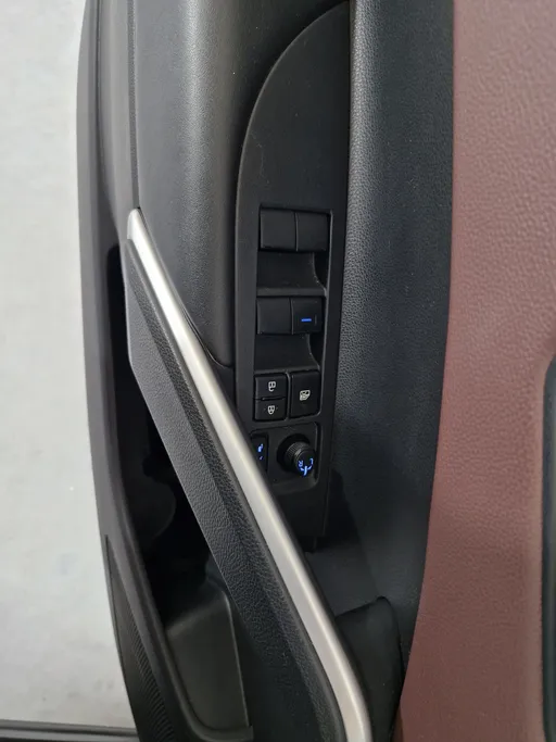 2023 Toyota Corolla Cross XLE HEV 