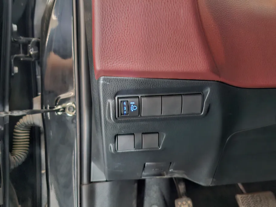 2023 Toyota Corolla Cross XLE HEV 