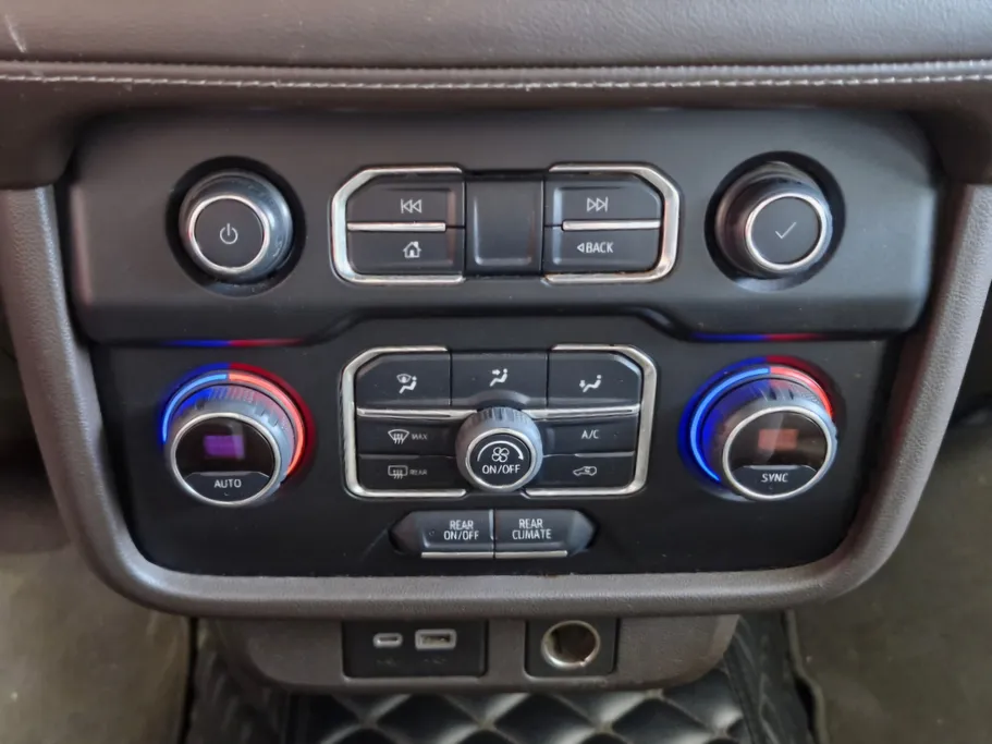 2022 Chevrolet Suburban LS 