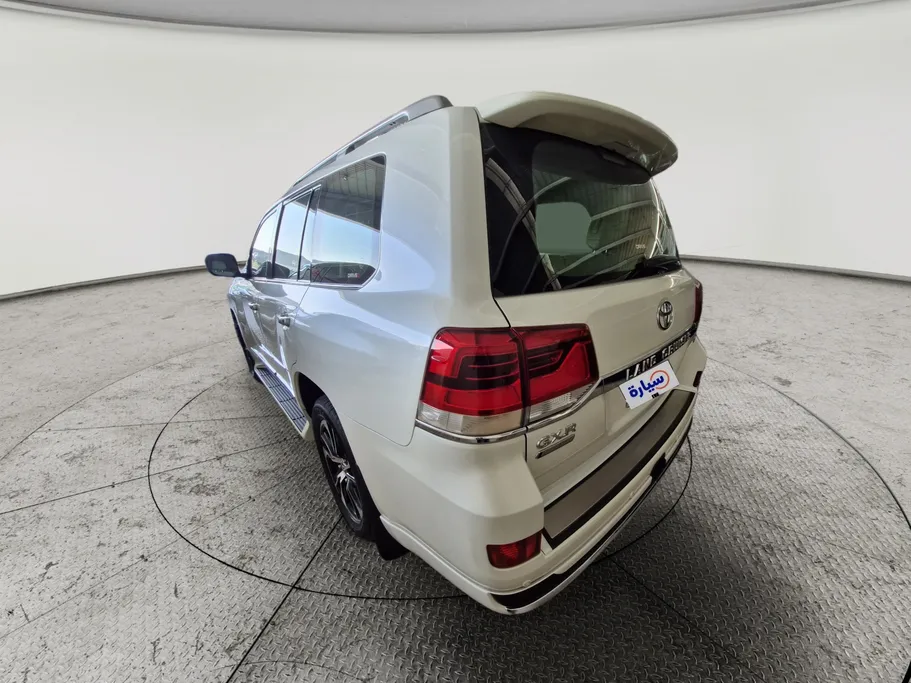 تويوتا لاندكروزر Grand Touring 2021 