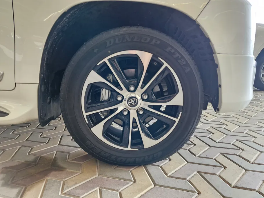 تويوتا لاندكروزر Grand Touring 2021 