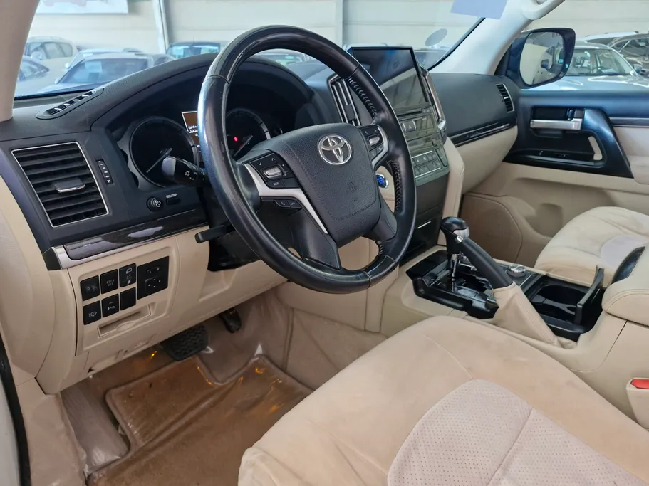 تويوتا لاندكروزر Grand Touring 2021 