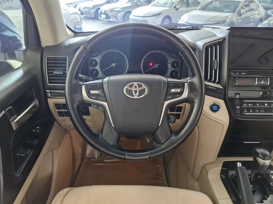 تويوتا لاندكروزر Grand Touring 2021 