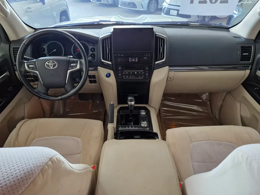تويوتا لاندكروزر Grand Touring 2021 