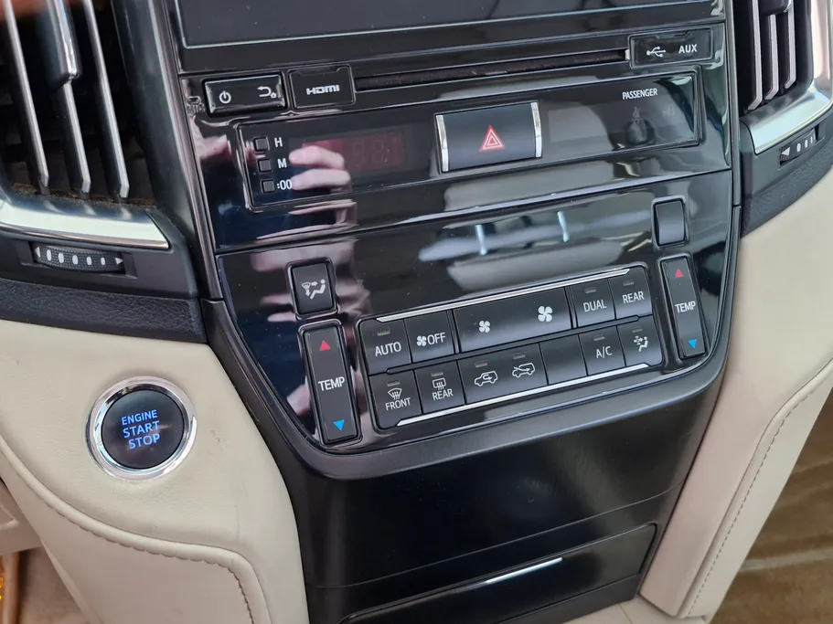 تويوتا لاندكروزر Grand Touring 2021 