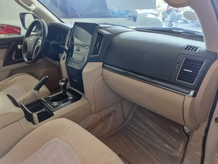 تويوتا لاندكروزر Grand Touring 2021 