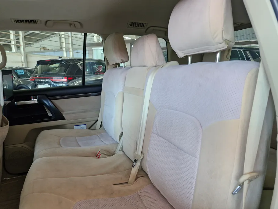 تويوتا لاندكروزر Grand Touring 2021 