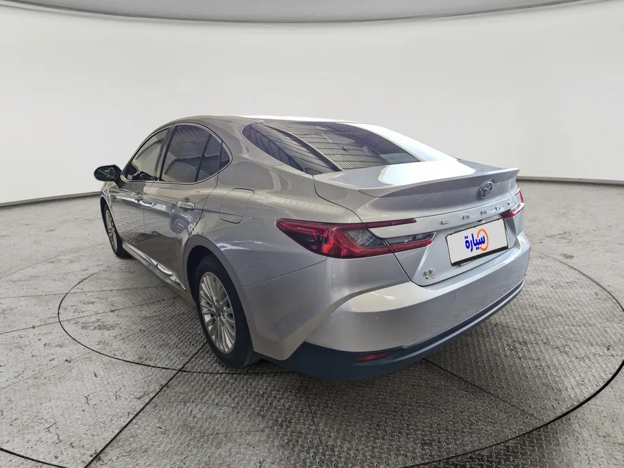 تويوتا كامري LE 2025 