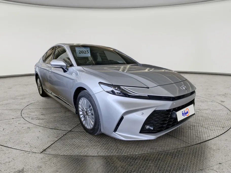 تويوتا كامري LE 2025 