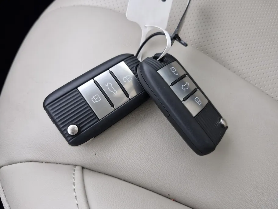 ام جي 5 LUX 2023 