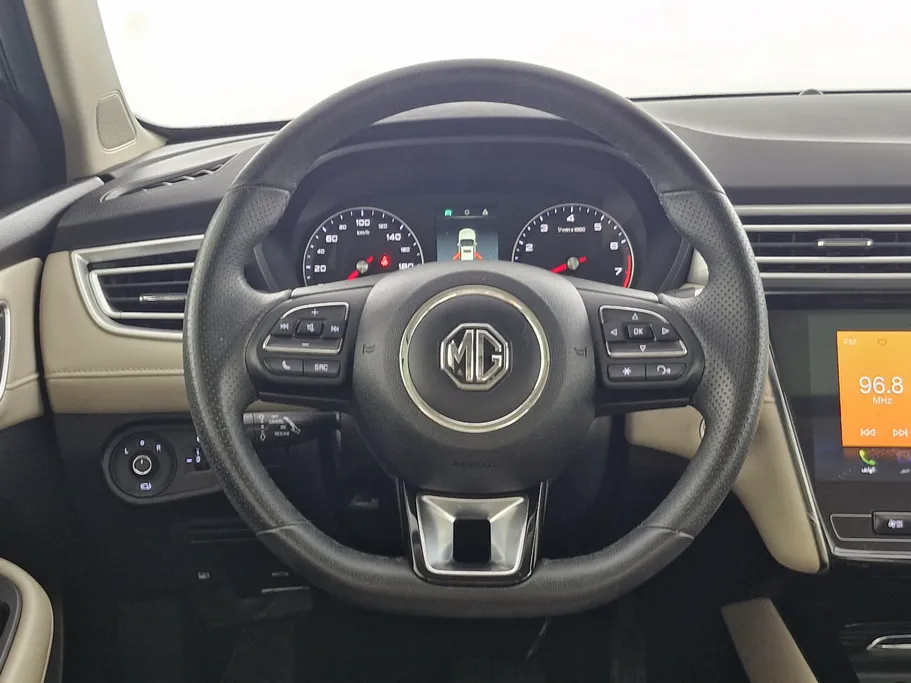 ام جي 5 LUX 2023 