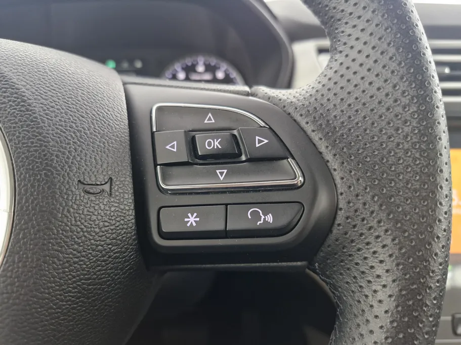 ام جي 5 LUX 2023 