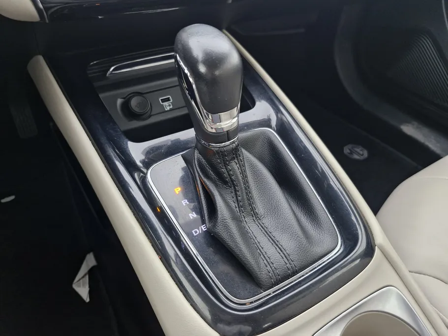 ام جي 5 LUX 2023 