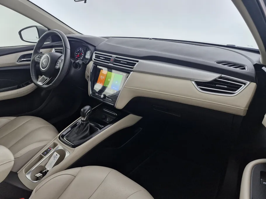 ام جي 5 LUX 2023 