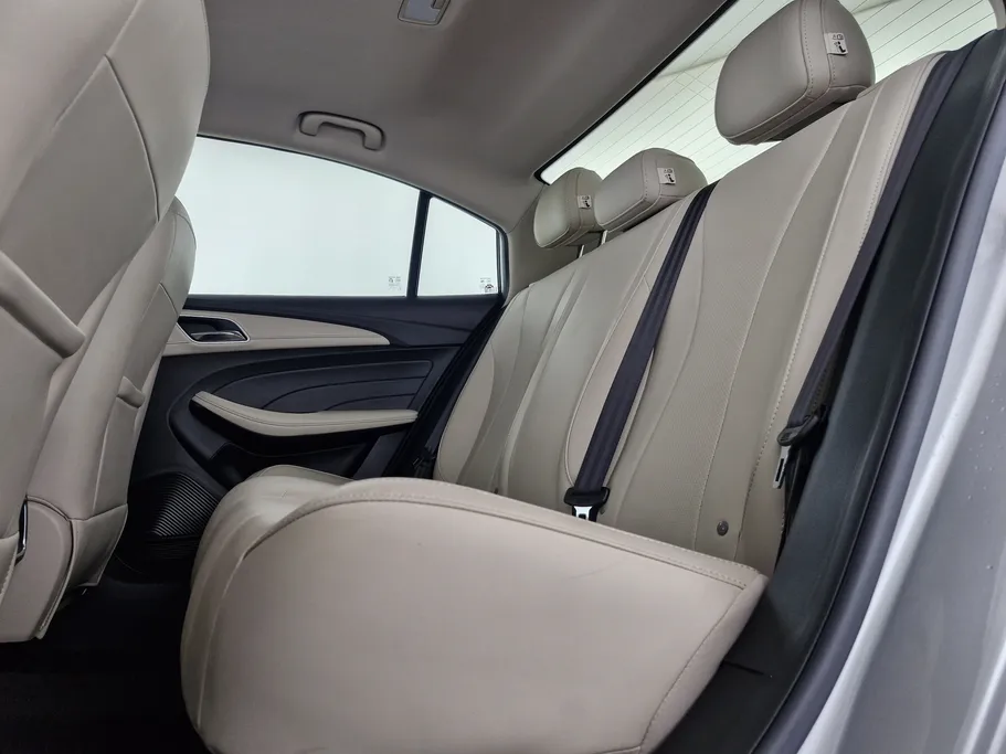 ام جي 5 LUX 2023 