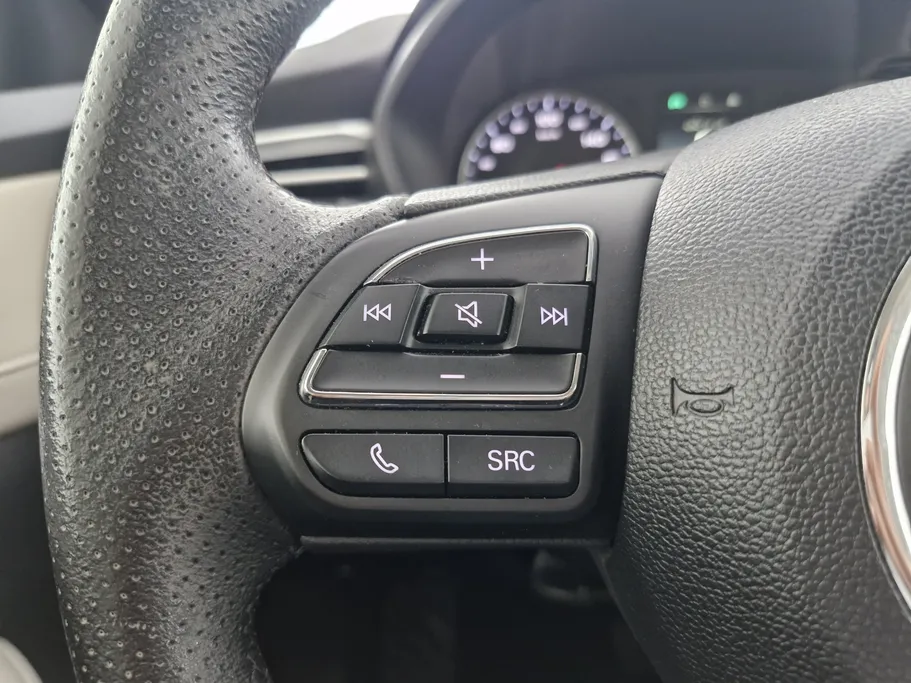 ام جي 5 LUX 2023 