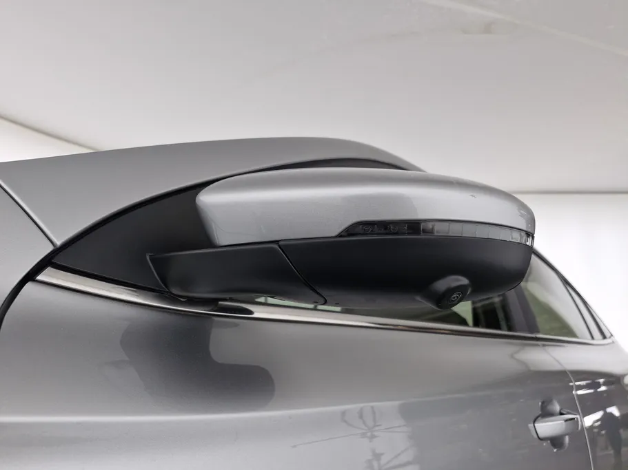 ام جي 5 LUX 2023 