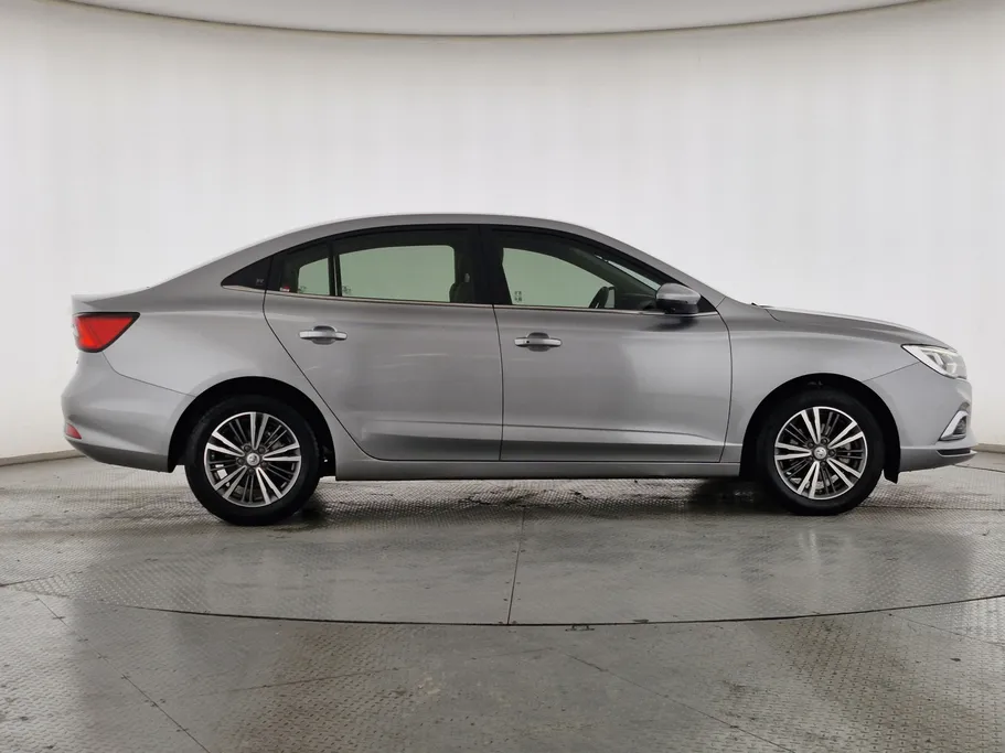 ام جي 5 LUX 2023 