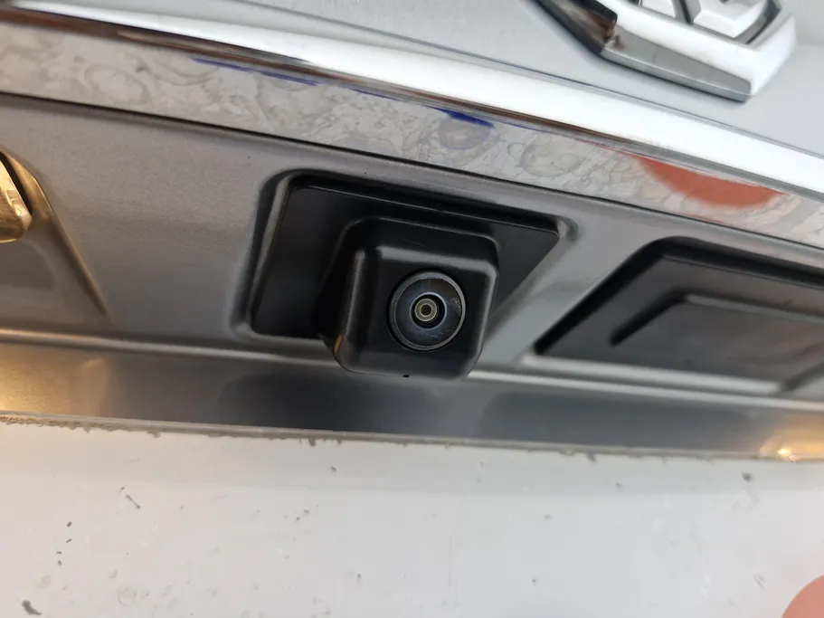 ام جي 5 LUX 2023 