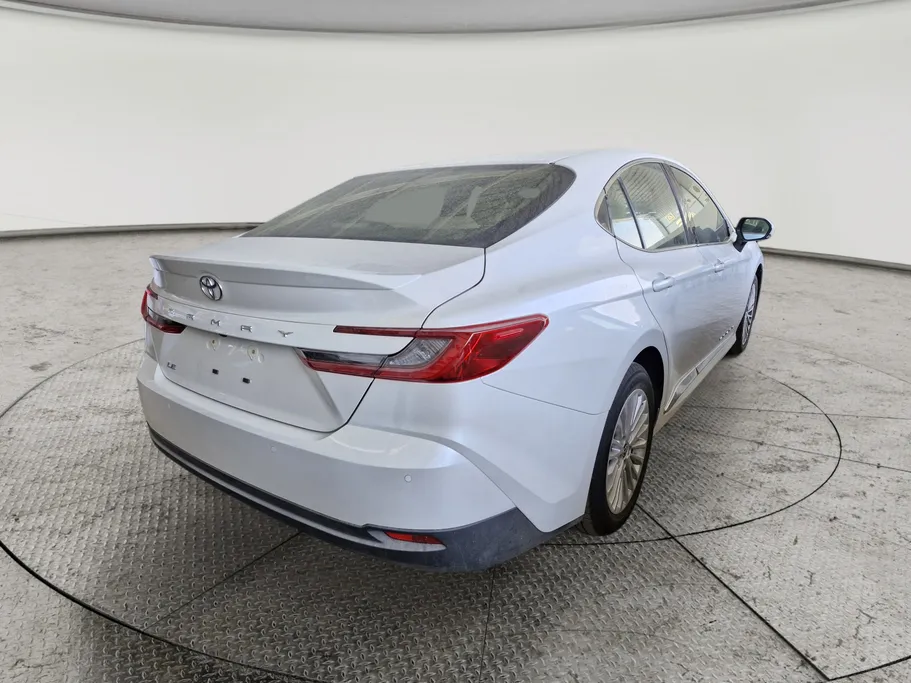 تويوتا كامري LE 2025 